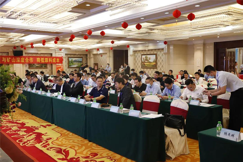 廣東陶瓷協(xié)會(huì)陶瓷原料專委會(huì)成立，萬達(dá)業(yè)任副會(huì)長單位